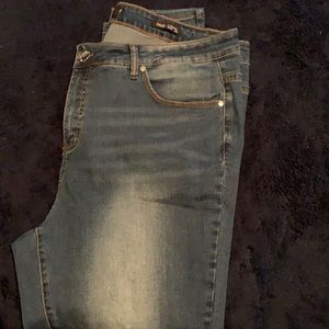 Size 20W Tahari skinny jeans. Like new.
